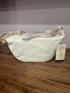 Universal Thread textured Ivory Crossbody Bag with Gold Hardware new with tags